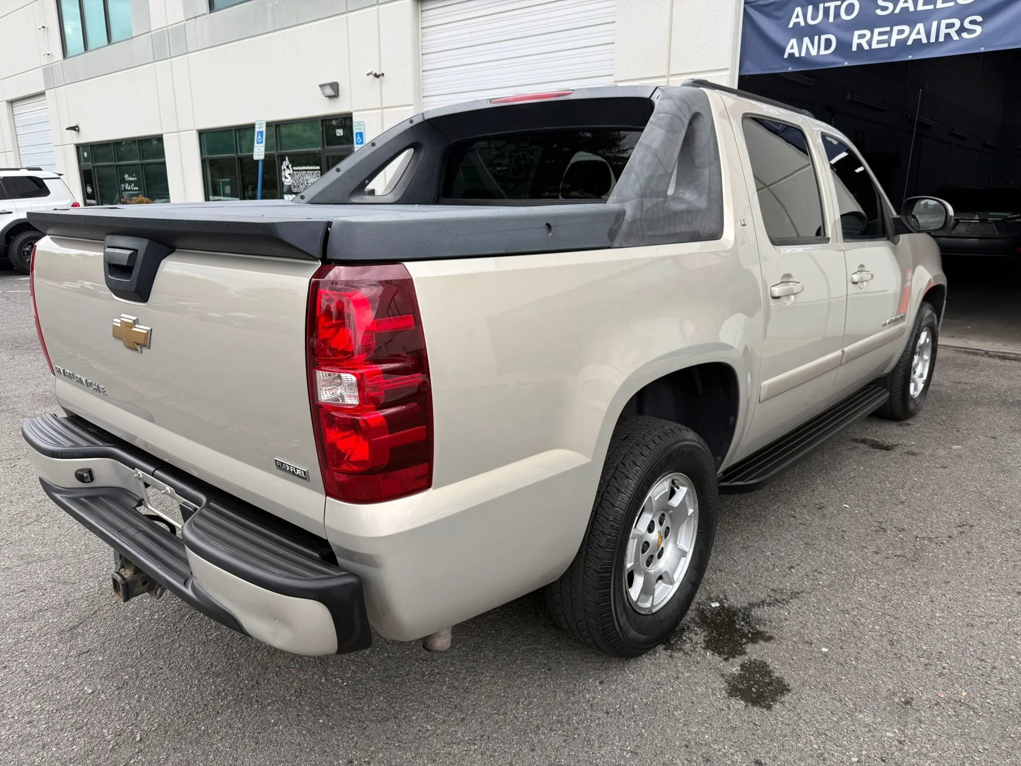Used 2008 Chevrolet Avalanche LT AWD/4WD image 12