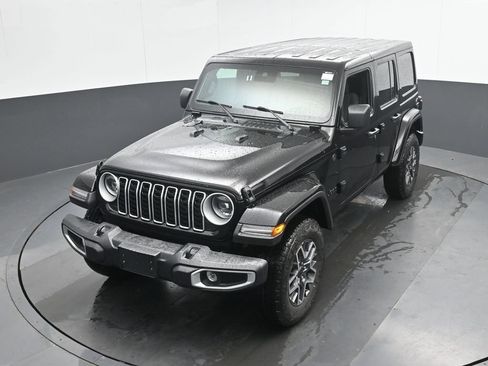 Used 2025 Jeep Wrangler Unlimited Sahara AWD/4WD image 33