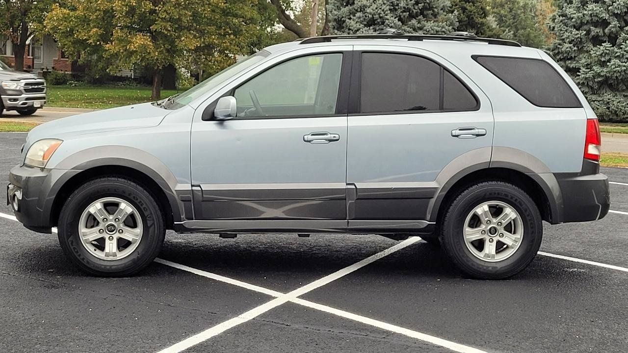 Used 2004 Kia Sorento 4WD image 2