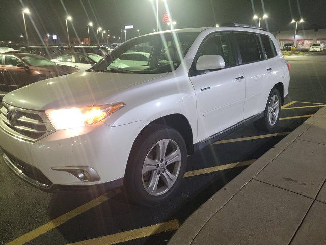 Used 2013 Toyota Highlander Limited FWD image 2
