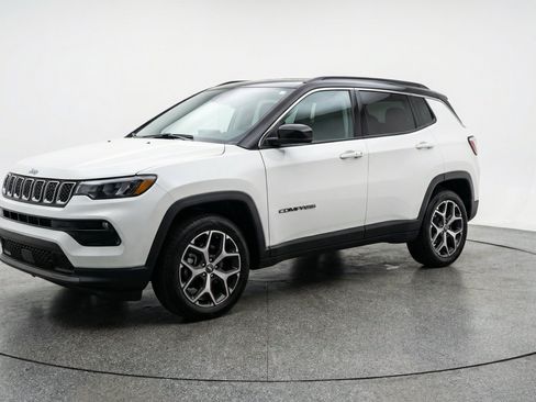 Used 2025 Jeep Compass Limited AWD/4WD image 3