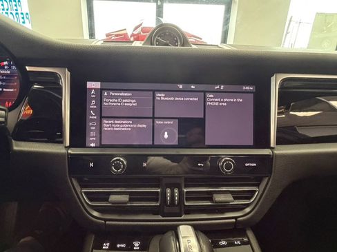Used 2022 Porsche Macan AWD/4WD image 42