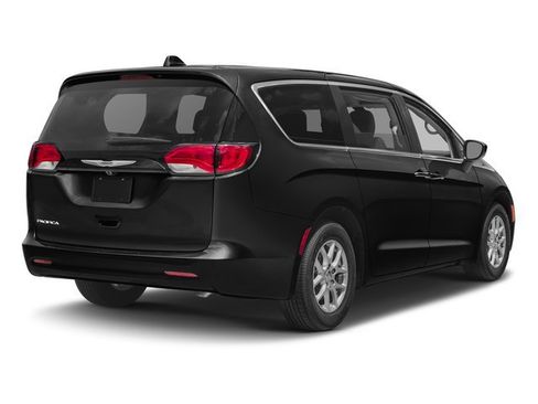 Used 2017 Chrysler Pacifica Touring w/ Tire & Wheel Group FWD image 2