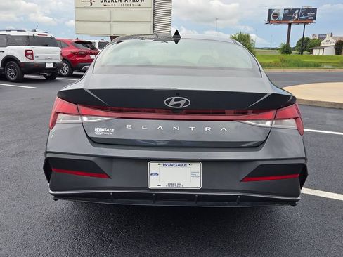 Used 2024 Hyundai Elantra SEL FWD image 10