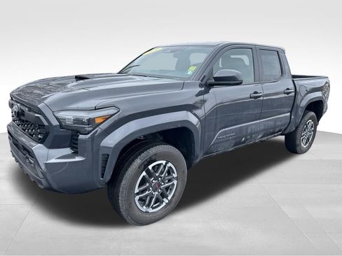 Certified 2025 Toyota Tacoma TRD Sport image 1
