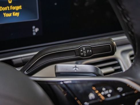 Certified 2025 Mercedes-Benz GLE 450 4MATIC image 17