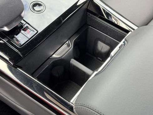 Used 2025 Land Rover Range Rover Sport SE image 17