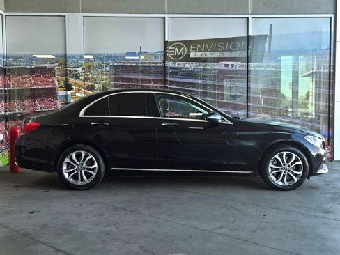 Used 2018 Mercedes-Benz C 300 4MATIC Sedan image 4