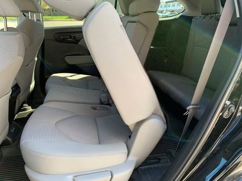 Used 2023 Toyota Highlander AWD image 26