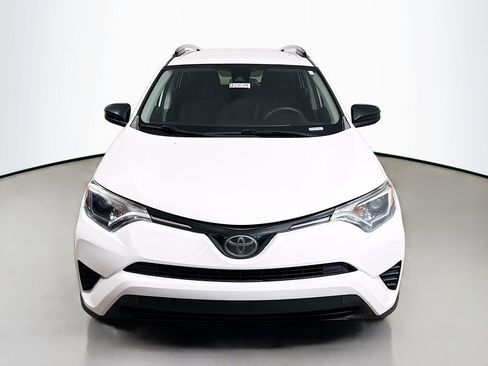 Used 2018 Toyota RAV4 LE FWD image 2
