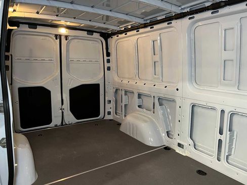Used 2025 Mercedes-Benz Sprinter 2500 image 13