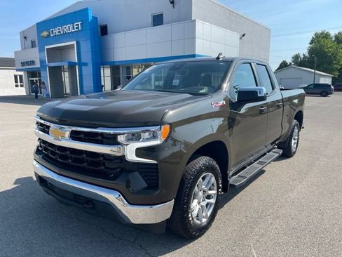Used 2023 Chevrolet Silverado 1500 LT AWD/4WD image 2