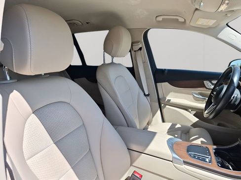 Used 2022 Mercedes-Benz GLC 300 4MATIC w/ Driver Assistance Package image 15