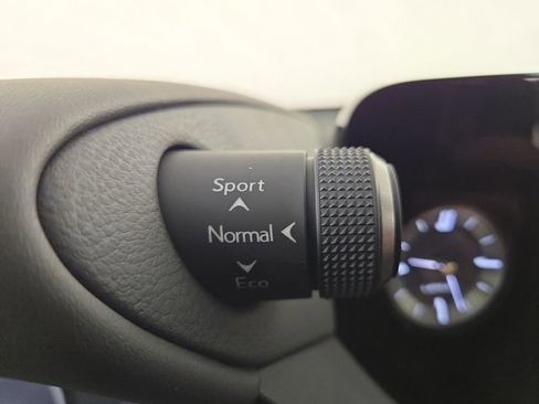 Used 2025 Lexus ES 350 w/ Premium Package image 27