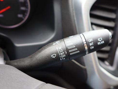 Certified 2023 GMC Acadia SLE w/ Driver Convenience Package image 22