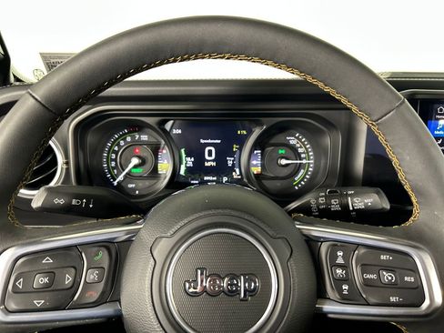 Used 2024 Jeep Wrangler Unlimited Sahara image 13