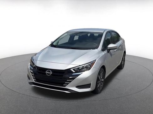 Used 2025 Nissan Versa SV FWD image 4