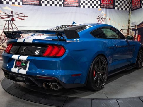 Used 2020 Ford Mustang Shelby GT500 w/ Carbon Fiber Track Pack RWD image 8