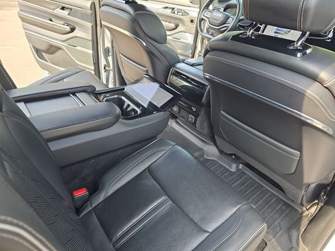 Used 2022 Jeep Grand Wagoneer Series II AWD/4WD image 11