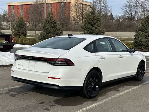 Used 2025 Honda Accord SE image 32
