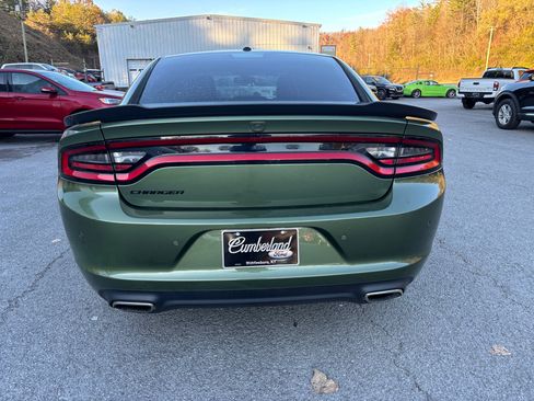 Used 2022 Dodge Charger SXT w/ Blacktop Package image 3