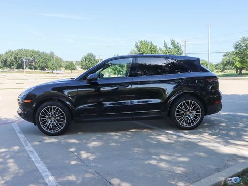 Used 2020 Porsche Cayenne AWD/4WD image 4