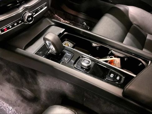 Certified 2024 Volvo XC60 B5 Core AWD/4WD image 18