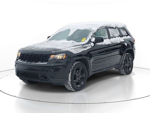 Used 2018 Jeep Grand Cherokee Laredo image 2