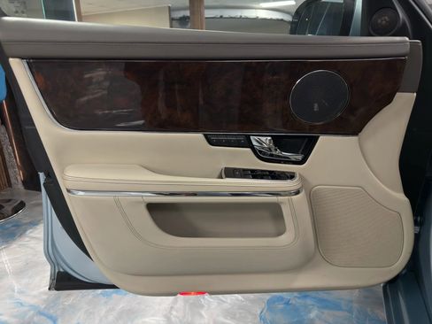 Used 2012 Jaguar XJ RWD image 9
