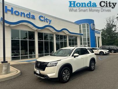 Used 2023 Nissan Pathfinder SL w/ Black Appearance Package