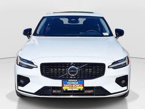 Used 2024 Volvo S60 B5 Core image 2