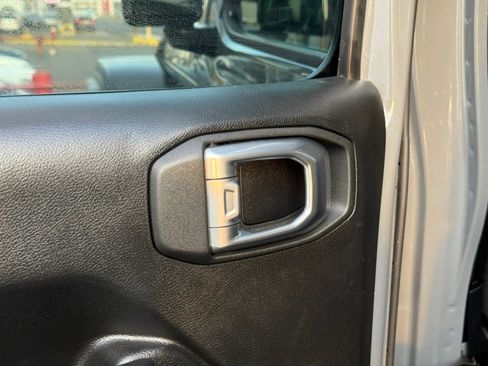 Used 2023 Jeep Wrangler 4WD High Altitude image 32