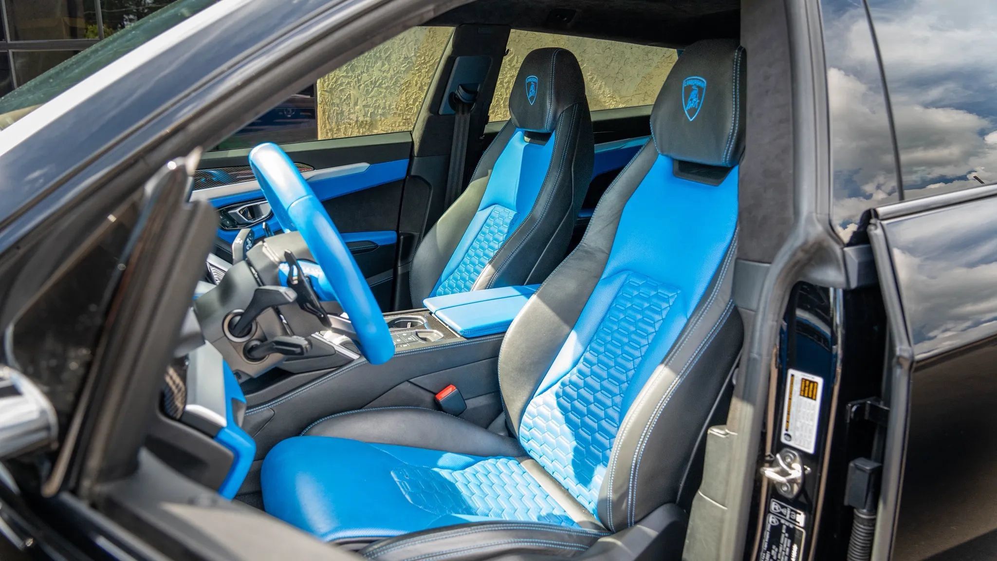 Used 2021 Lamborghini Urus AWD/4WD image 15