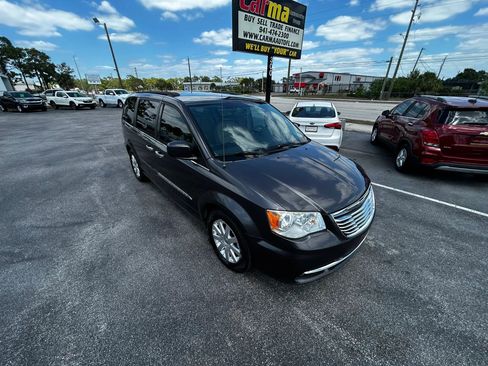 Used 2014 Chrysler Town & Country Touring w/ Driver Convenience Group FWD image 13