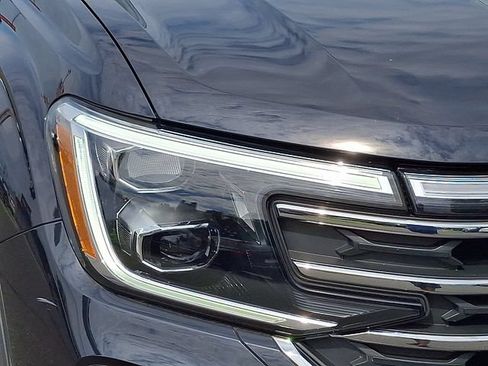 Used 2024 Volkswagen Atlas SE AWD/4WD image 10