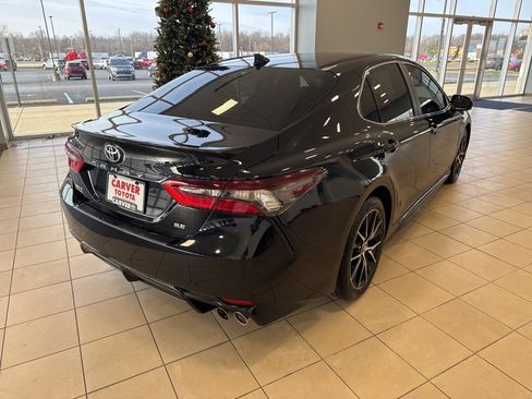 Used 2022 Toyota Camry SE image 7