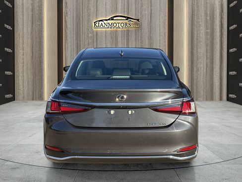 Used 2025 Lexus ES 300h w/ Premium Package image 5