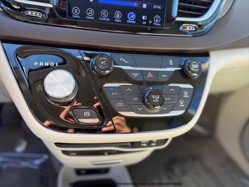 Used 2017 Chrysler Pacifica Touring-L Plus FWD image 30