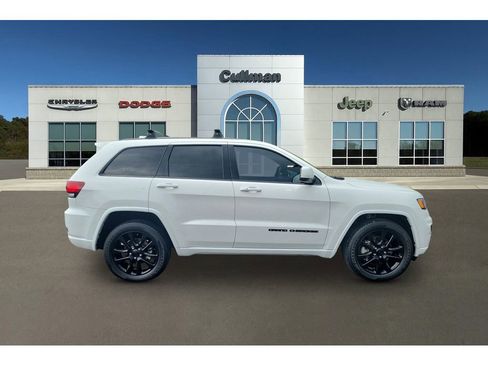 Used 2021 Jeep Grand Cherokee Laredo X AWD/4WD image 2