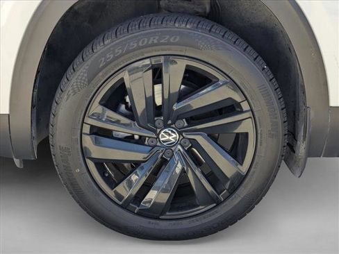 Used 2022 Volkswagen Atlas Cross Sport SE image 24