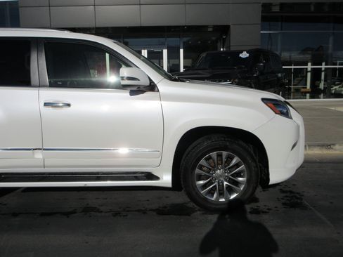 Used 2017 Lexus GX 460 Luxury AWD/4WD image 12