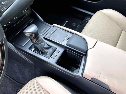 Used 2019 Lexus ES 350 w/ Premium Package image 17