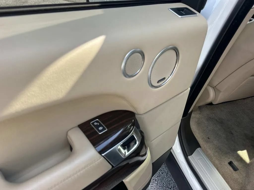 Used 2017 Land Rover Range Rover HSE AWD/4WD image 16