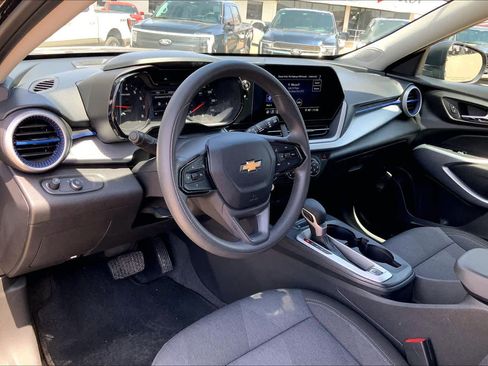 Used 2025 Chevrolet Trax LS FWD image 18