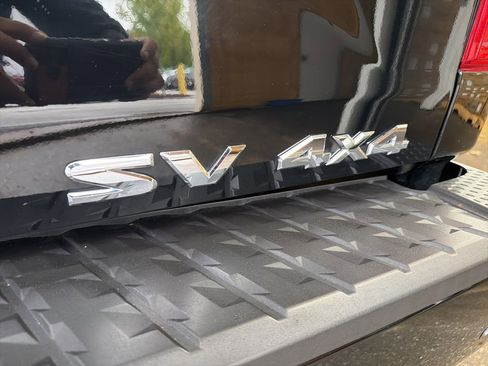 Used 2021 Nissan Titan SV w/ SV Convenience Package AWD/4WD image 23