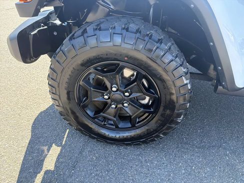 Used 2022 Jeep Gladiator Sport AWD/4WD image 25