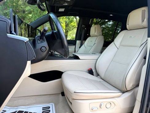 Used 2023 Cadillac Escalade ESV Premium Luxury AWD/4WD image 27