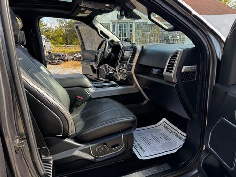 Used 2015 Ford F150 Platinum w/ Equipment Group 701A Luxury image 31