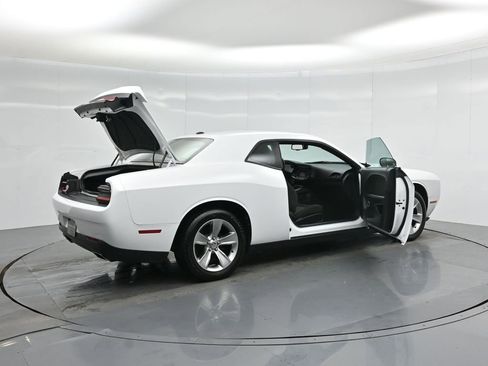 Used 2020 Dodge Challenger SXT image 6