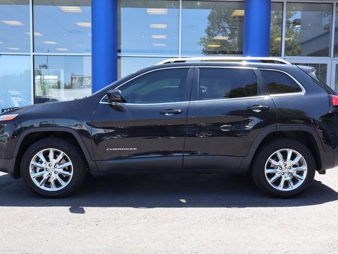 Used 2014 Jeep Cherokee Limited w/ Luxury Group AWD/4WD image 2